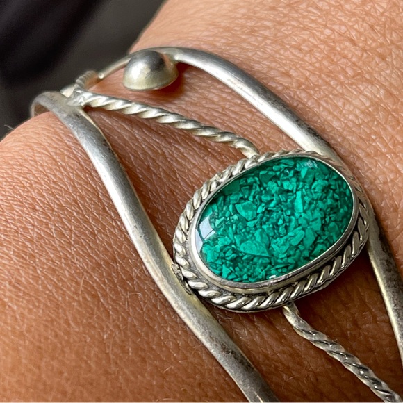 Vintage | Green Turquoise Chip Inlay Stamped Alpaca Mexico Cuff Bracelet - Picture 8 of 16
